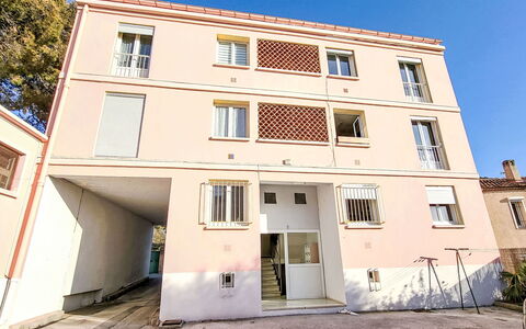 Marius Bondil: Quartiere, Zona Residenziale, Appartamento, Insediamento Umano, Condominio, Balcone, Dipingere, Gesso