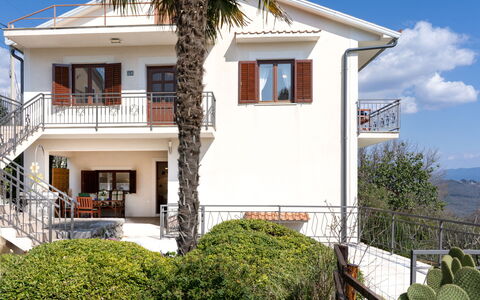 Lovran 325: Costruzione, Finestra, Parete, Casa, Zona Residenziale, Casa, Facciata, Architettura, Porta, Balcone
