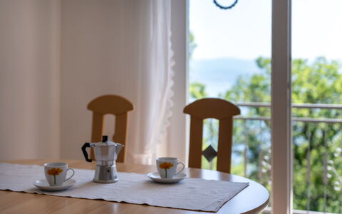 Orbani: Mobilia, Interior Design, Legna, Tavolo, Illuminazione, Sedia, Bicchiere, Camera, Cucina & Sala Da Pranzo Tavolo, Sala Da Pranzo