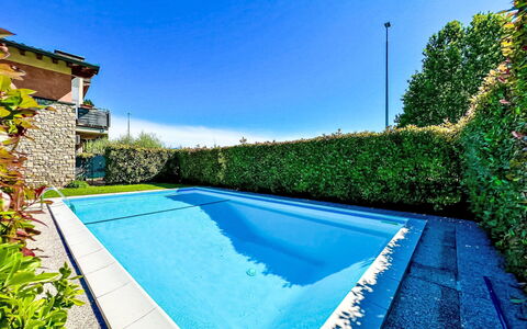 Parma House: Piscina, Blu, Acqua, Materiale Composito, Ricorrere, Eco Hotel, Giochi D'Acqua, Tempo Libero, Giardino, Landscaping