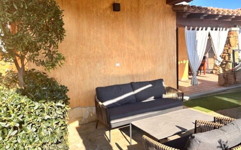 Villetta Rosa: Facciata, Tetto, Energia Solare, Shade, Energia Solare, Capannone, Raccordo