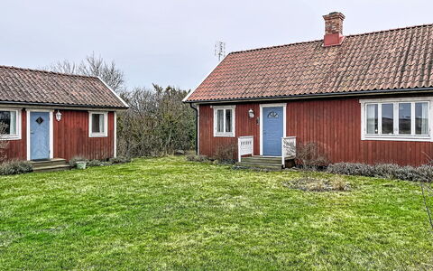 Villa Alvaret: Facciata, Tetto, Energia Solare, Shade, Energia Solare, Capannone, Raccordo