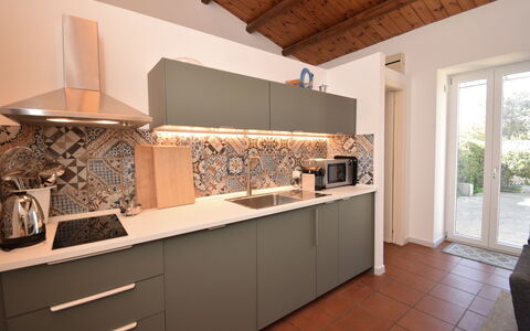 Villa Il Carato, Private Pool, Modica: Cucina, Controsoffitto, Elettrodomestico Da Cucina, Interior Design, Apparecchio Major, Pavimentazione, Cabinetry, Cucina Stufa, Pavimento, Mobilia