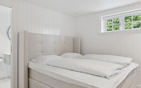 Har - 685M from the Sea: Camera Da Letto, Letto, Pavimentazione, Pavimento, Bedding, Lenzuolo, Telaio Del Letto, Biancheria, Materasso, Latifoglie