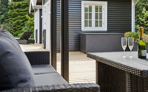 Har - 685M from the Sea: Legna, Portico, Mobilia, Mobili Da Esterno, Deck, Materiale Composito, Sedia, Latifoglie, Shade, Tavolo Esterno