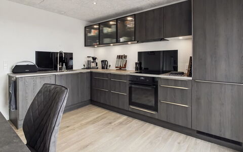 Milan - 20Km from the Sea: Pavimentazione, Legna, Soffitto, Interior Design, Pavimento, Mobilia, Cabinetry, Controsoffitto, Cucina, Appartamento