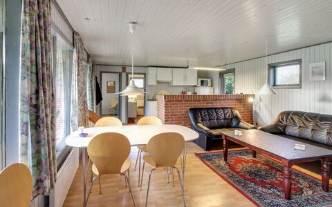Kate - 700M to the Fjord: Soffitto, Interior Design, Casa, Divano, Soggiorno, Lampada, Latifoglie, Color Legno