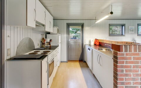 Kate - 700M to the Fjord: Legna, Pavimentazione, Soffitto, Pavimento, Interior Design, Cucina, Controsoffitto, Camera, Color Legno, Latifoglie