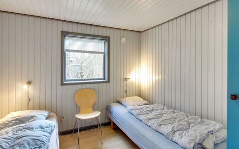 Kate - 700M to the Fjord: Legna, Camera Da Letto, Soffitto, Interior Design, Pavimento, Letto, Lenzuolo, Bedding, Telaio Del Letto, Camera