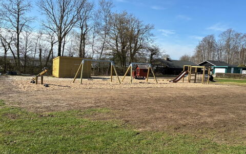 Danail - 250M from the Sea: Albero, Attrezzatura Giochi All'Aperto, Spazio Pubblico, Plain, Campo Da Giuoco, Lotto, Insediamento Umano, Parco, Terreno Di Gioco, Suolo