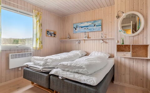 Danail - 250M from the Sea: Legna, Camera Da Letto, Mobilia, Letto, Interior Design, Lenzuolo, Bedding, Telaio Del Letto, Soffitto, Camera