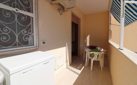 Alice: Pavimentazione, Pavimento, Appartamento, Color Legno, Balcone, Illuminazione Diurna