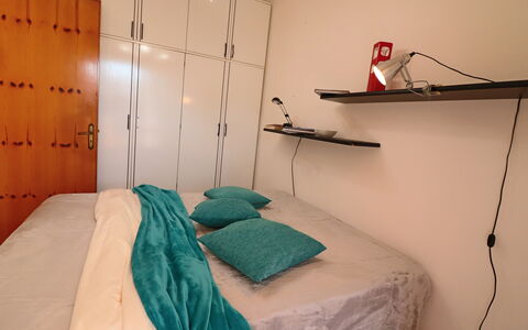 Myriam: Mobilia, Letto, Camera Da Letto, Parete, Lenzuolo, Interior Design, Pavimentazione, Pavimento, Bedding, Camera