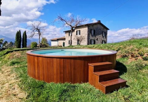 Il Colle di Tiglio: Piscina, Color Legno, Giardino, Landscaping, Cortile, Estate, Backyard, Giochi D'Acqua, Latifoglie
