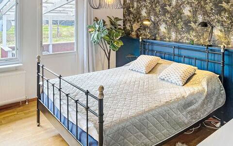 Tallkotten: Camera Da Letto, Letto, Interior Design, Mobilia, Bedding, Lenzuolo, Pavimentazione, Biancheria, Pavimento, Telaio Del Letto
