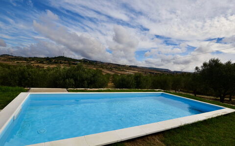 Villa Margi: Blu, Piscina, Backyard
