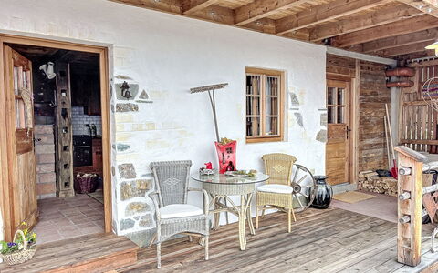 Mirnock-Chalet: Legna, Mobilia, Villetta, Porta, Casa, Casa, Sedia, Latifoglie, Portico, Deck