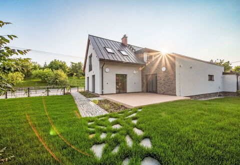 Na Kovárně: Casa, Villetta, Estate, Agriturismo, Prato, Landscaping, Cortile, Driveway, Raccordo, Villa