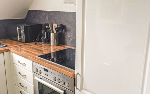Breite Straße: Cucina, Pavimentazione, Cabinetry, Legna, Controsoffitto, Elettrodomestico Da Cucina, Interior Design, Apparecchio Major, Pavimento, Casa