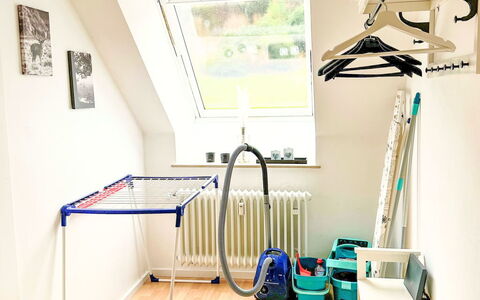 Reitstallweg: Pavimentazione, Pavimento, Interior Design, Camera, Appendiabiti, Soffitto, Pavimento In Legno, Scaffalature