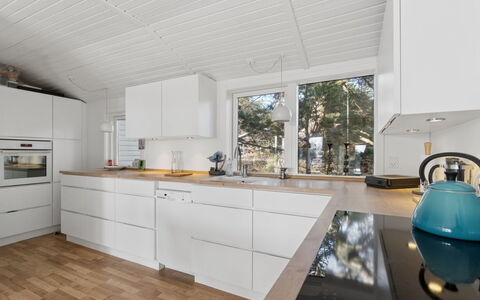 Adde - 150M from the Sea: Pavimentazione, Legna, Cucina, Interior Design, Controsoffitto, Pavimento, Soffitto, Pavimento In Legno, Elettrodomestico Da Cucina, Apparecchio Major