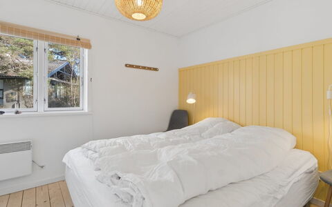 Adde - 150M from the Sea: Legna, Camera Da Letto, Letto, Soffitto, Interior Design, Pavimento, Mobilia, Pavimentazione, Bedding, Casa