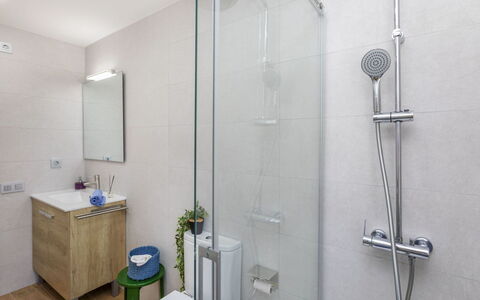 Mi Capricho: Interior Design, Pavimentazione, Idraulico Fixture, Pavimento, Bagno, Rubinetto, Lavello, Idraulico, Camera, Soffitto