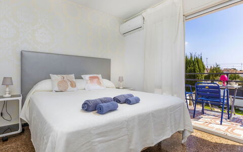 Mi Capricho: Mobilia, Interior Design, Pavimentazione, Camera Da Letto, Pavimento, Letto, Lenzuolo, Bedding, Camera, Soffitto