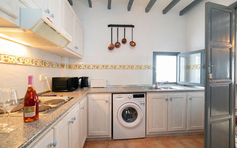 Mi Ami: Cucina, Apparecchio Major, Interior Design, Controsoffitto, Elettrodomestico Da Cucina, Pavimentazione, Elettrodomestico, Mobilia, Casa, Cabinetry