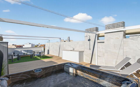 Azure Terras Private Rooftop Spa: Materiale Composito, Piscina, Hotel, Ricorrere, Idraulico Fixture, Piastrella, Attico, Alluminio