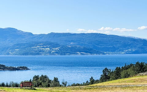Floren: Cielo, Blu, Geografia Montane, Corpo D'Acqua, Verde, Paesaggio Naturale, Collina, Orizzonte, Montagna