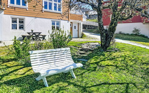 Hagen: Zona Residenziale, Casa, Giardino, Prato, Cortile, Mobili Da Esterno, Backyard, Villetta, Landscaping, Shade