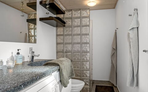 Ayen - 1.2Km from the Sea: Mobilia, Legna, Interior Design, Pavimentazione, Pavimento, Sedia, Camera, Soffitto, Soggiorno, Appartamento