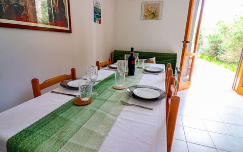 Amanda: Mobilia, Tavolo, Interior Design, Legna, Sedia, Pavimentazione, Cucina & Sala Da Pranzo Tavolo, Sala Da Pranzo, Pavimento, Camera