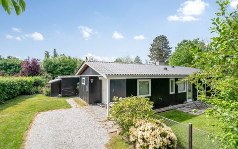 Arild - 700M from the Sea: Casa, Zona Residenziale, Casa, Tetto, Villetta, Prato, Estate, Driveway, Raccordo, Giardino