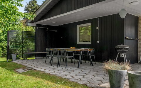 Arild - 700M from the Sea: Legna, Casa, Shade, Mobili Da Esterno, Groundcover, Backyard, Villetta, Tavolo Esterno, Giardino, Raccordo