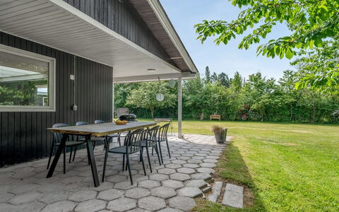 Arild - 700M from the Sea: Groundcover, Giardino, Shade, Prato, Landscaping, Backyard, Estate, Cortile, Agriturismo, Edifici Giardino