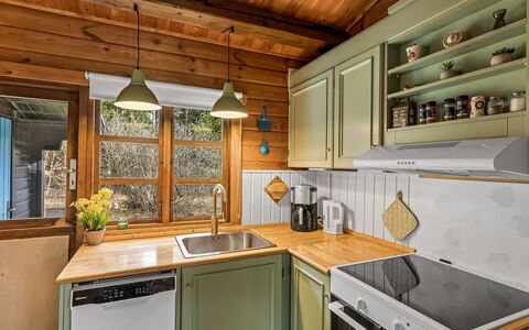 Aksinja - 500M from the Sea: Cucina, Legna, Interior Design, Mobilia, Controsoffitto, Cabinetry, Elettrodomestico Da Cucina, Soffitto, Pavimentazione, Apparecchio Major
