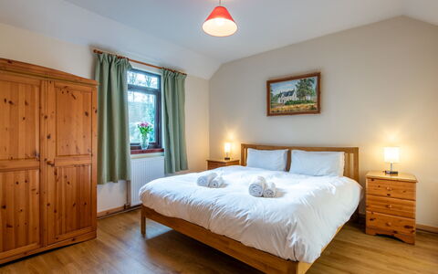Fishermans Riverside Combi: Letto, Camera Da Letto, Legna, Lenzuolo, Bedding, Telaio Del Letto, Mobilia, Interior Design, Soffitto, Comodino