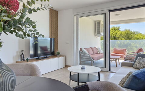 Lidija: Mobilia, Interior Design, Pavimentazione, Parete, Pavimento, Legna, Soffitto, Divano, Soggiorno, Casa