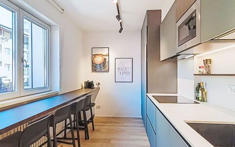 Family and Friends: Interior Design, Pavimentazione, Mobilia, Cucina, Controsoffitto, Soffitto, Pavimento, Lampada, Illuminazione, Camera