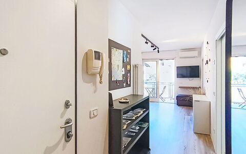 Family and Friends: Interior Design, Pavimentazione, Pavimento, Mobilia, Soffitto, Appartamento, Camera, Pavimento In Legno, Casa, Soggiorno