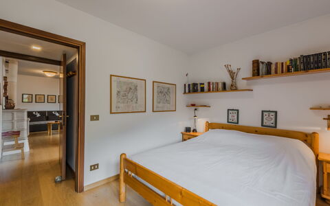 Ginepro: Mobilia, Interior Design, Letto, Pavimentazione, Parete, Pavimento, Camera Da Letto, Legna, Camera, Soffitto
