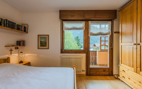 Ginepro: Interior Design, Parete, Mobilia, Camera Da Letto, Letto, Legna, Pavimentazione, Camera, Pavimento, Soffitto