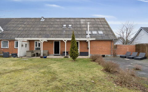 Grette - 600M from the Sea: Cielo, Tetto, Casa, Zona Residenziale, Casa, Villetta, Cortile, Raccordo, Driveway