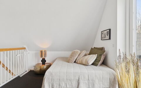 Strandulf - 1Km from the Sea: Interior Design, Mobilia, Letto, Camera Da Letto, Parete, Pavimentazione, Pavimento, Legna, Soffitto, Bedding