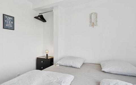 Strandulf - 1Km from the Sea: Letto, Camera Da Letto, Bedding, Interior Design, Mobilia, Parete, Lenzuolo, Pavimento, Pavimentazione, Legna