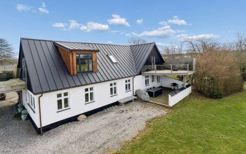 Strandulf - 1Km from the Sea: Mobilia, Legna, Interior Design, Pavimentazione, Pavimento, Sedia, Camera, Soffitto, Soggiorno, Appartamento
