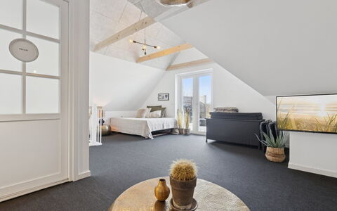 Strandulf - 1Km from the Sea: Mobilia, Legna, Interior Design, Pavimentazione, Pavimento, Sedia, Camera, Soffitto, Soggiorno, Appartamento