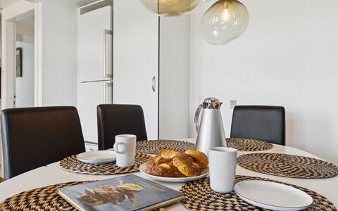 Strandulf - 1Km from the Sea: Mobilia, Legna, Interior Design, Pavimentazione, Pavimento, Sedia, Camera, Soffitto, Soggiorno, Appartamento